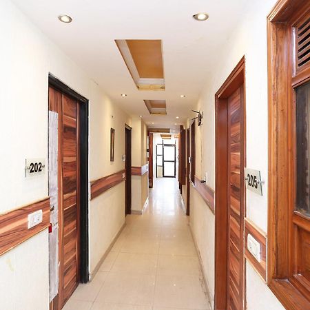Oyo Flagship Hotel F Five نيودلهي المظهر الخارجي الصورة
