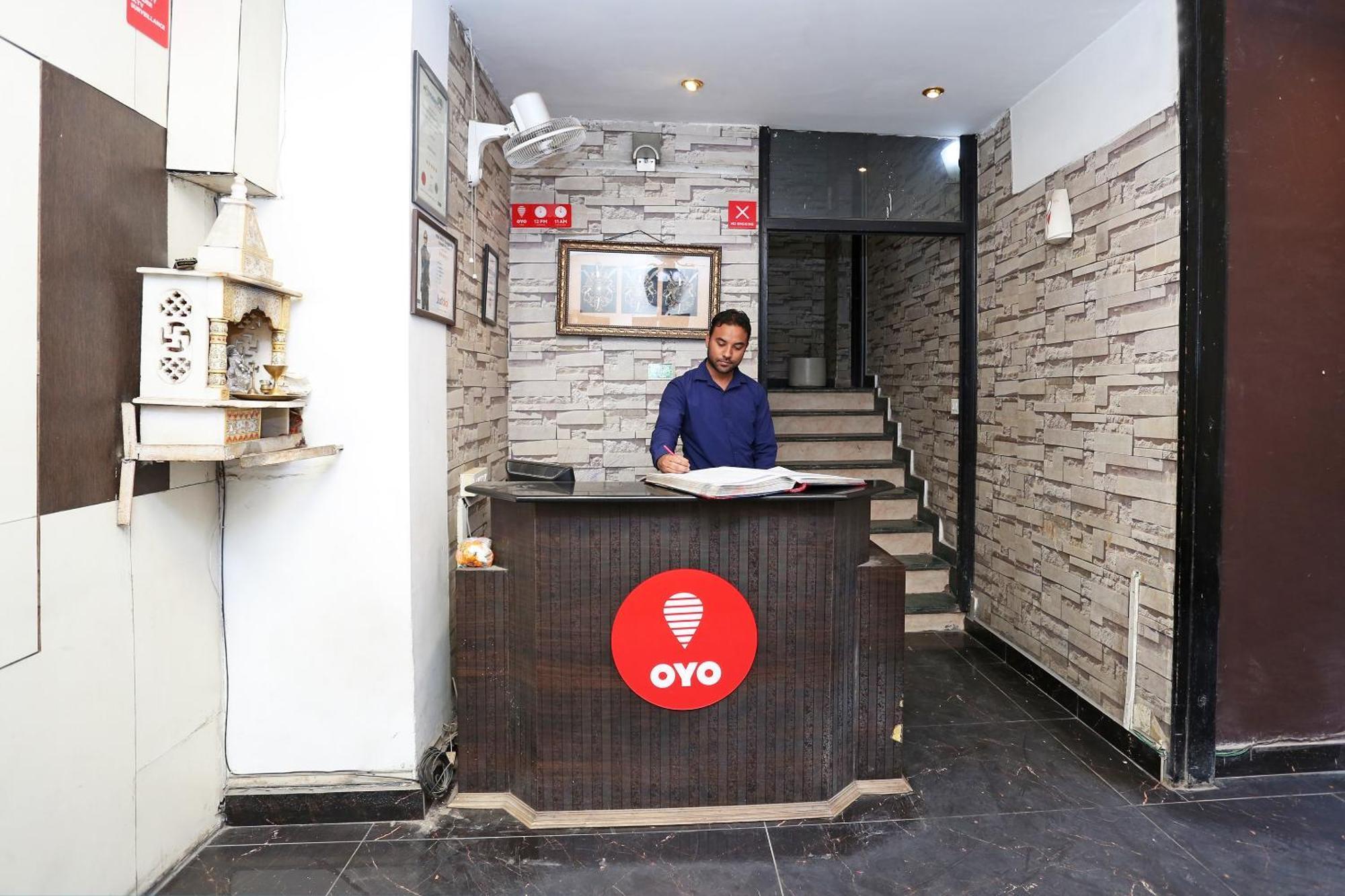 Oyo Flagship Hotel F Five نيودلهي المظهر الخارجي الصورة