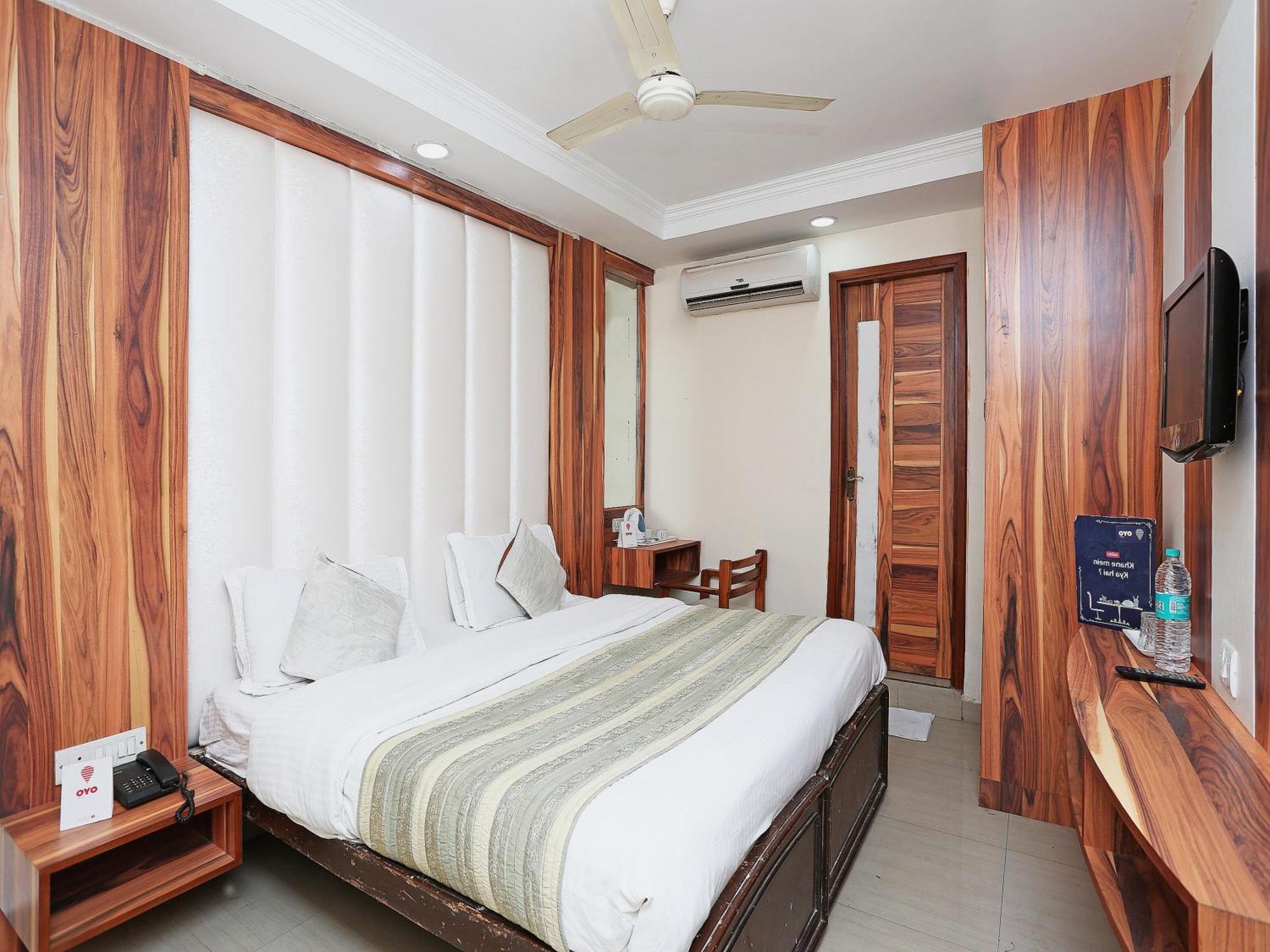 Oyo Flagship Hotel F Five نيودلهي المظهر الخارجي الصورة