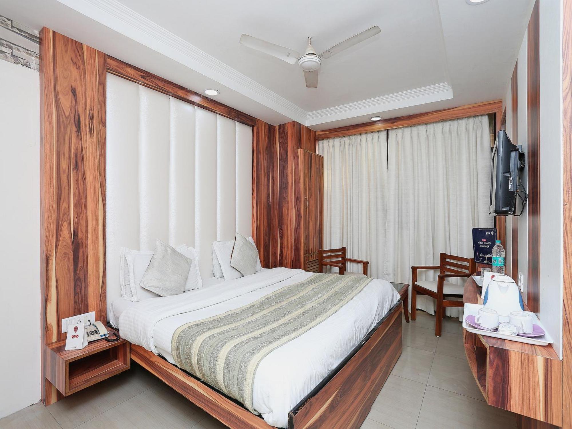 Oyo Flagship Hotel F Five نيودلهي المظهر الخارجي الصورة