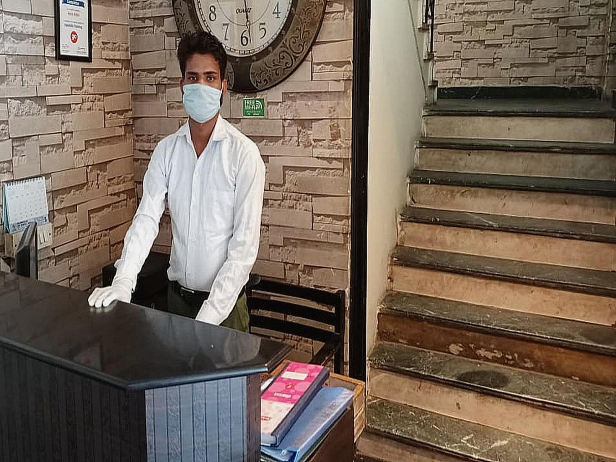 Oyo Flagship Hotel F Five نيودلهي المظهر الخارجي الصورة