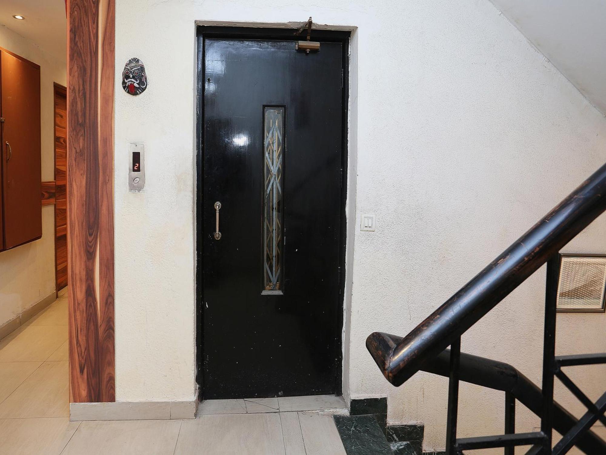 Oyo Flagship Hotel F Five نيودلهي المظهر الخارجي الصورة