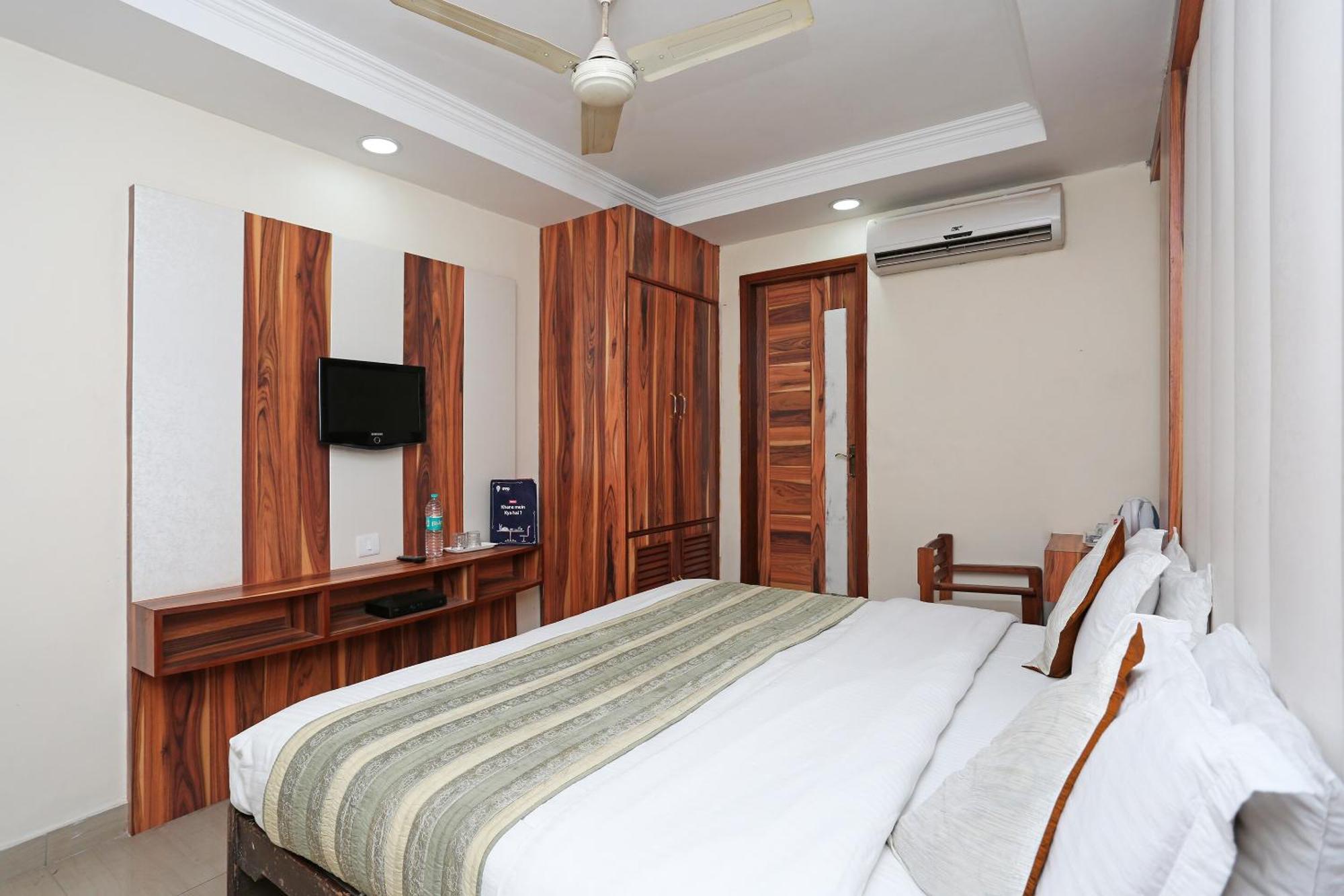 Oyo Flagship Hotel F Five نيودلهي المظهر الخارجي الصورة