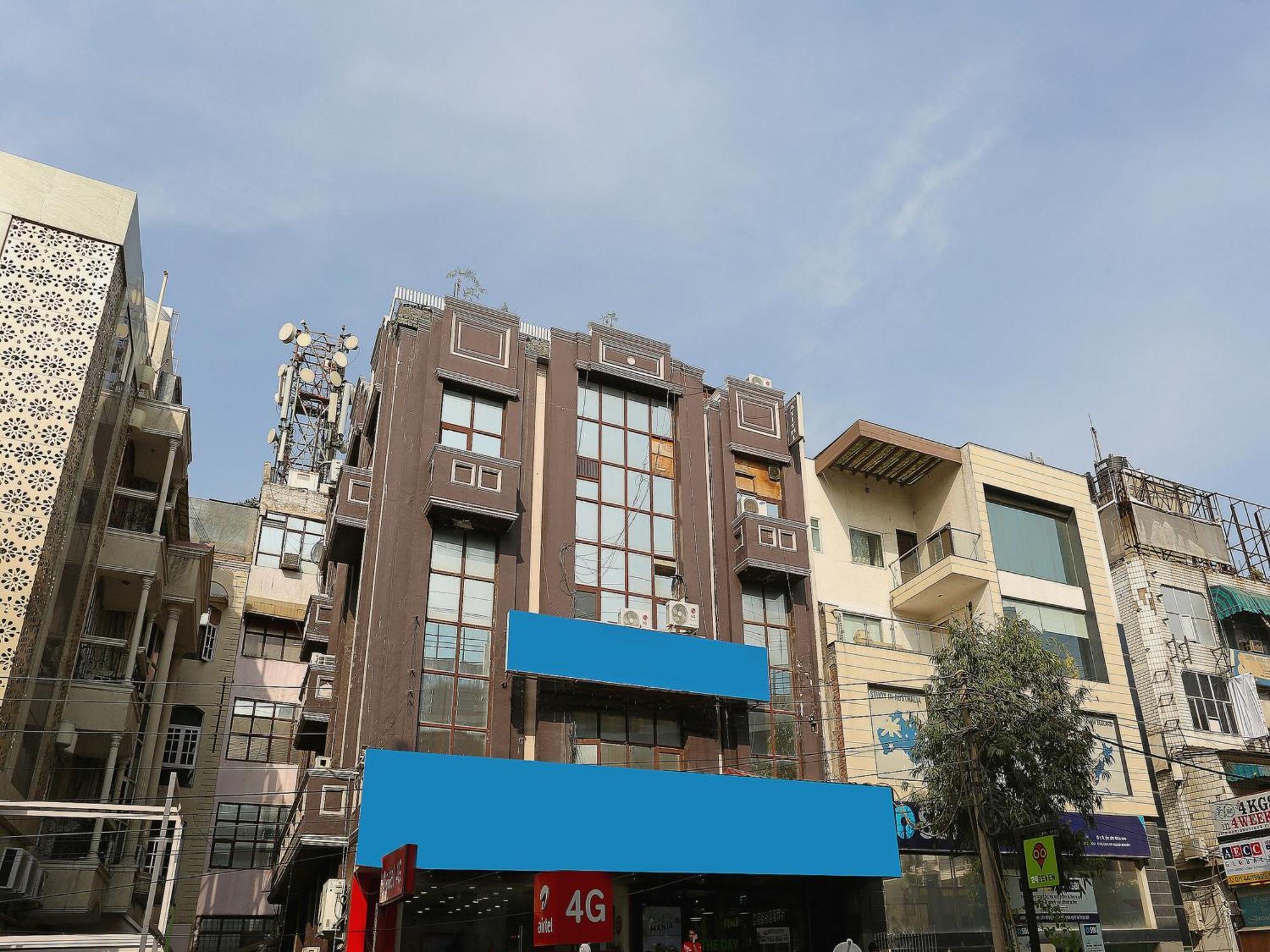 Oyo Flagship Hotel F Five نيودلهي المظهر الخارجي الصورة