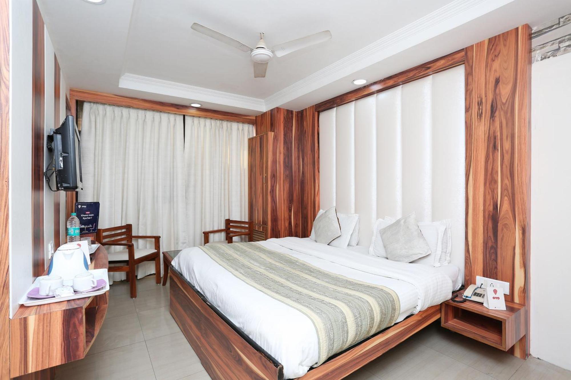 Oyo Flagship Hotel F Five نيودلهي المظهر الخارجي الصورة