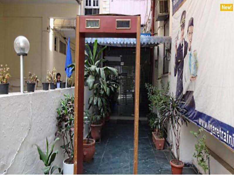 Oyo Flagship Hotel F Five نيودلهي المظهر الخارجي الصورة